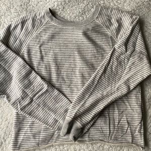 ♥️ Abercrombie striped crew neck 🤍